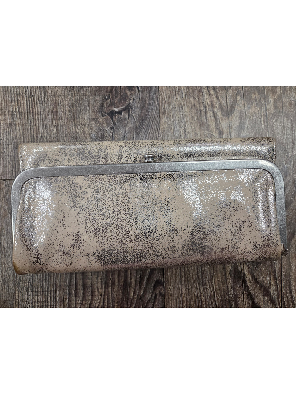 HOBO Rachel continental wallet Metallic Genuine Leather Distressed Platinum